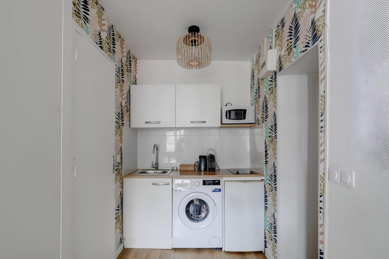 582 Pretty Pigalle - Superbe A